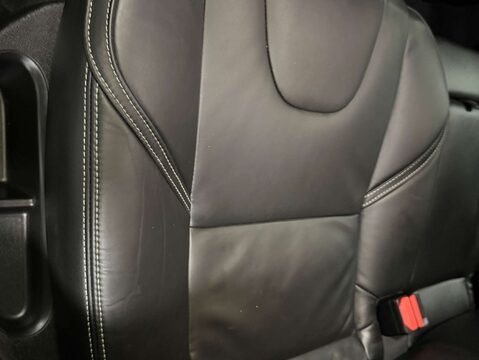 Volvo V40 2.0 V40 R-Design Pro T5 Auto 5dr 36