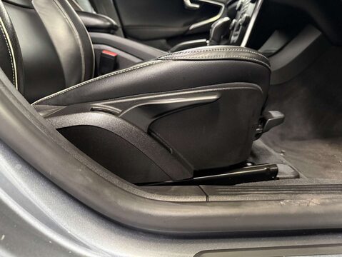 Volvo V40 2.0 V40 R-Design Pro T5 Auto 5dr 11