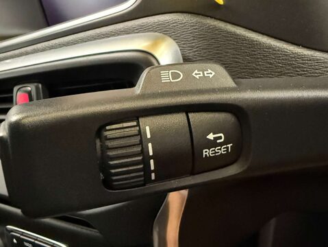 Volvo V40 2.0 V40 R-Design Pro T5 Auto 5dr 18