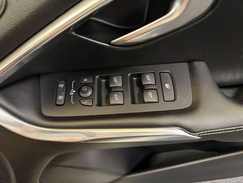Volvo V40 2.0 V40 R-Design Pro T5 Auto 5dr 15