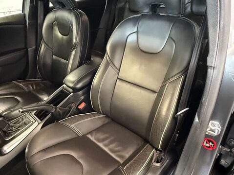 Volvo V40 2.0 V40 R-Design Pro T5 Auto 5dr 41