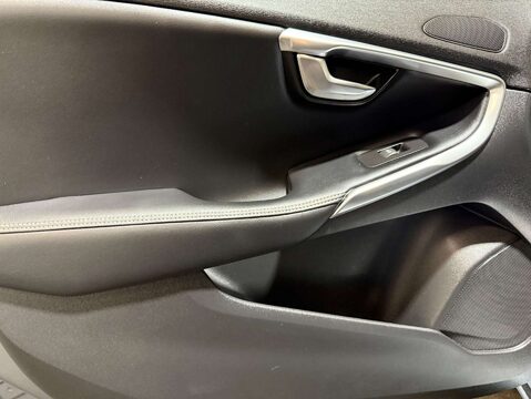 Volvo V40 2.0 V40 R-Design Pro T5 Auto 5dr 40