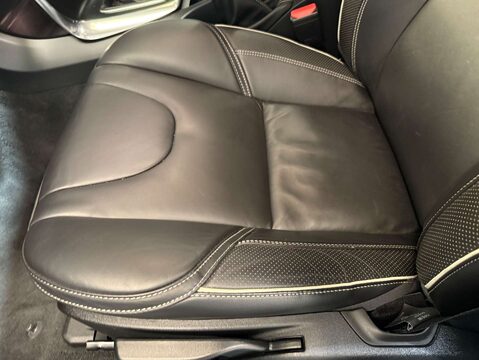 Volvo V40 2.0 V40 R-Design Pro T5 Auto 5dr 43