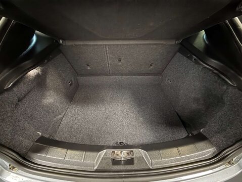 Volvo V40 2.0 V40 R-Design Pro T5 Auto 5dr 32