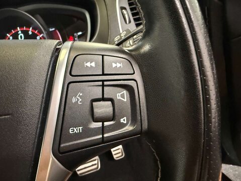 Volvo V40 2.0 V40 R-Design Pro T5 Auto 5dr 17