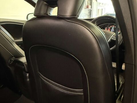 Volvo V40 2.0 V40 R-Design Pro T5 Auto 5dr 28