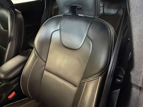 Volvo V40 2.0 V40 R-Design Pro T5 Auto 5dr 44