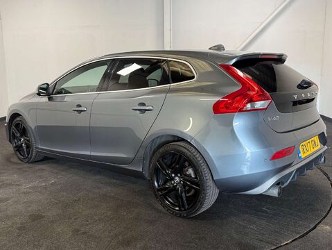 Volvo V40 2.0 V40 R-Design Pro T5 Auto 5dr 3