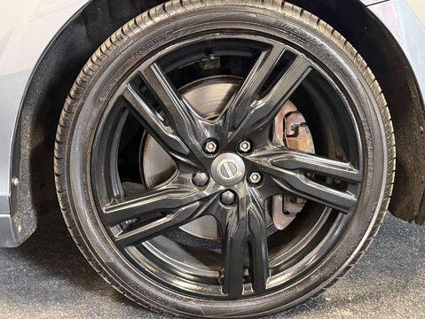 Volvo V40 2.0 V40 R-Design Pro T5 Auto 5dr 9