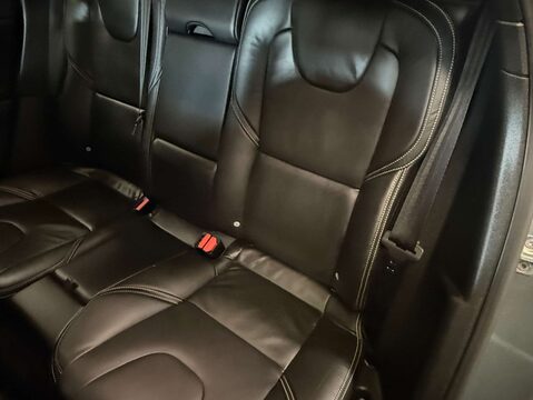 Volvo V40 2.0 V40 R-Design Pro T5 Auto 5dr 35