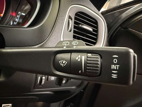 Volvo V40 2.0 V40 R-Design Pro T5 Auto 5dr 19