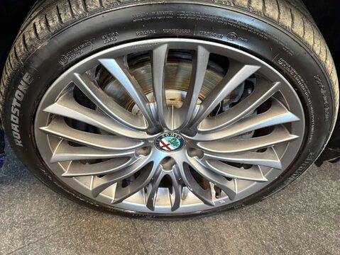 Alfa Romeo Giulietta 1.4 Giulietta Collezione MultiAir TB 5dr 11