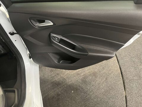 Ford Focus 2.0 Focus ST-2 T 5dr 33