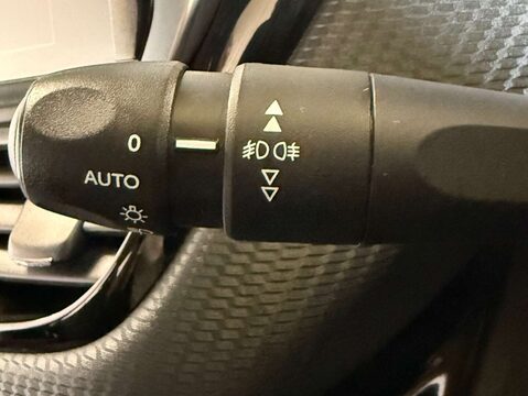 Peugeot 2008 1.2 2008 Crossway PureTech 5dr 12