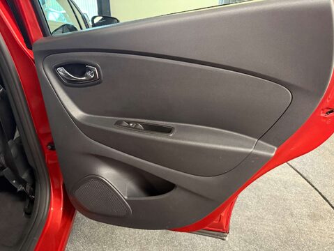 Renault Captur 1.5 Captur Signature Nav dCi Auto 5dr 42