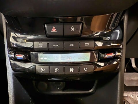 Peugeot 2008 1.2 2008 Allure S/S Semi-Auto 5dr 22