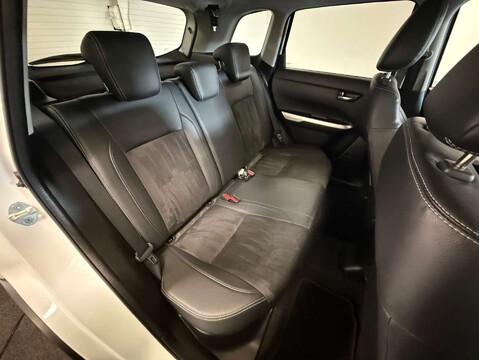 Suzuki Vitara 1.6 Vitara SZ5 DDiS Allgrip Semi-Auto 4WD 5dr 32