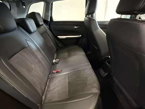 Suzuki Vitara 1.6 Vitara SZ5 DDiS Allgrip Semi-Auto 4WD 5dr 33