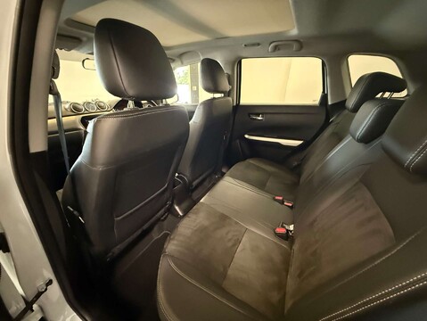 Suzuki Vitara 1.6 Vitara SZ5 DDiS Allgrip Semi-Auto 4WD 5dr 41