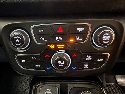 Jeep Compass 2.0 Compass Limited Edition MultiJet II Auto 4WD 5dr 28