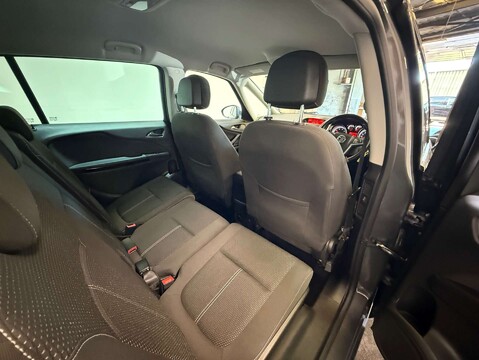 Vauxhall Zafira 1.6 Zafira Tourer SRi CDTi ecoFLEX S/S 5dr 31