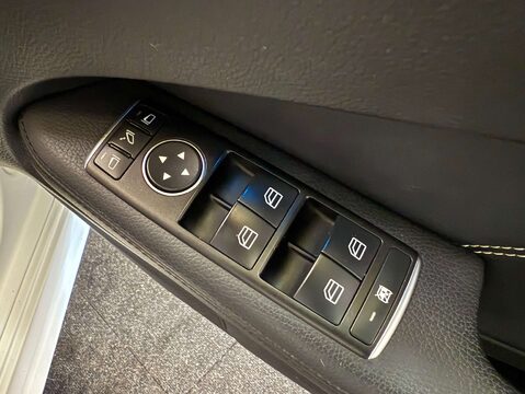 Mercedes-Benz E Class 2.1 E220 AMG Line Bluetec Auto 5dr 17