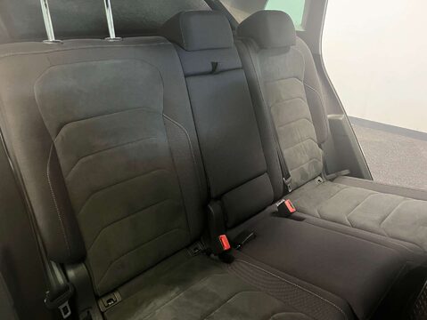 Volkswagen Tiguan 2.0 Tiguan SEL TDI BlueMotion Technology 4Motion Semi-Auto 4WD 5dr 35