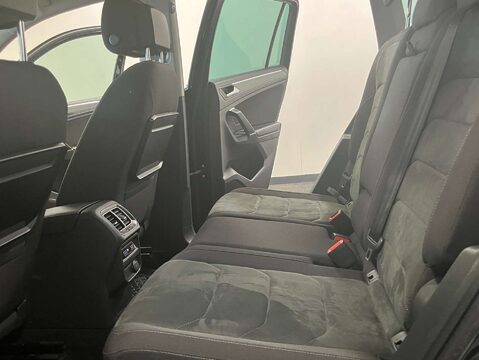 Volkswagen Tiguan 2.0 Tiguan SEL TDI BlueMotion Technology 4Motion Semi-Auto 4WD 5dr 44