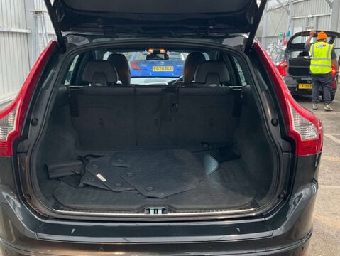 Volvo XC60 2.4 XC60 R-Design Luxury Nav D5 AWD Auto 4WD 5dr 10