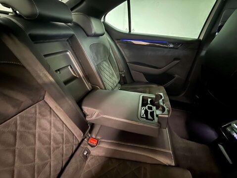 Skoda Superb 2.0 Superb Sportline TDI 5dr 35