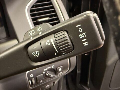 Volvo XC60 2.4 XC60 R-Design Luxury Nav D5 AWD Auto 4WD 5dr 21