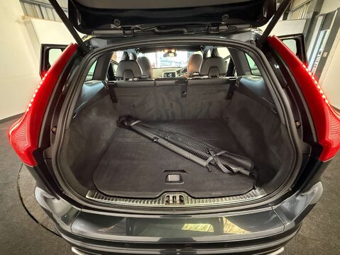 Volvo XC60 2.4 XC60 R-Design Luxury Nav D5 AWD Auto 4WD 5dr 42