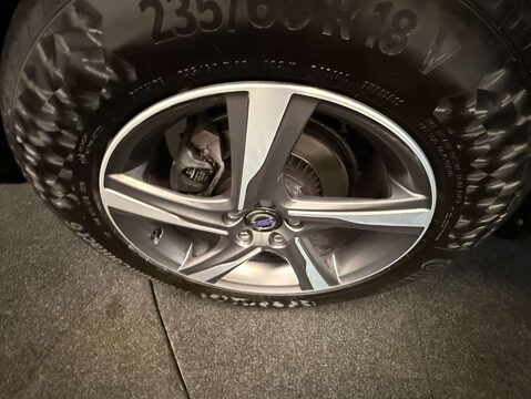 Volvo XC60 2.4 XC60 R-Design Luxury Nav D5 AWD Auto 4WD 5dr 43