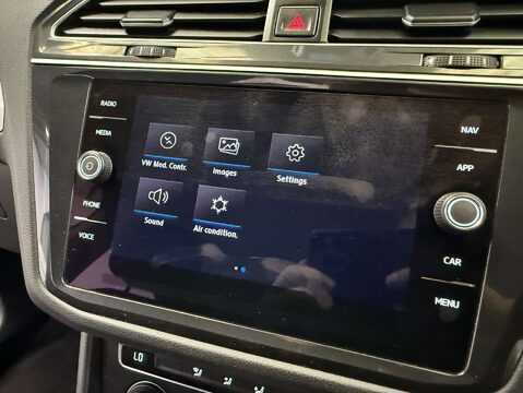 Volkswagen Tiguan 2.0 Tiguan SE Nav TDI BlueMotion Technology Semi-Auto 5dr 30