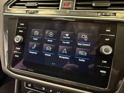 Volkswagen Tiguan 2.0 Tiguan SE Nav TDI BlueMotion Technology Semi-Auto 5dr 25