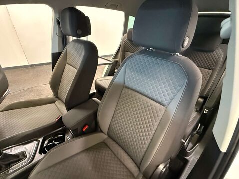 Volkswagen Tiguan 2.0 Tiguan SE Nav TDI BlueMotion Technology Semi-Auto 5dr 49