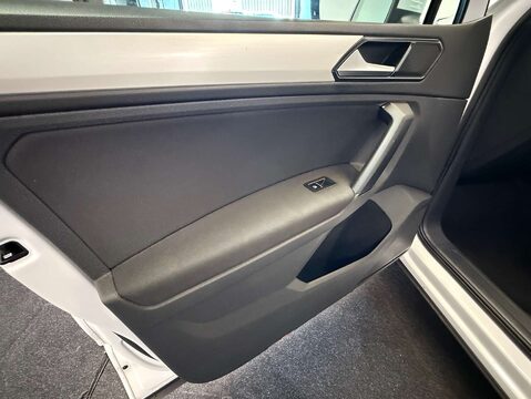 Volkswagen Tiguan 2.0 Tiguan SE Nav TDI BlueMotion Technology Semi-Auto 5dr 50