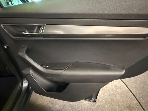 Skoda Karoq 2.0 Karoq Edition TDI SCR 4x4 DSG Auto 4WD 5dr 43