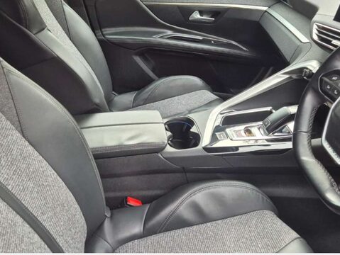 Peugeot 3008 1.2 3008 Allure S/S Auto 5dr 4