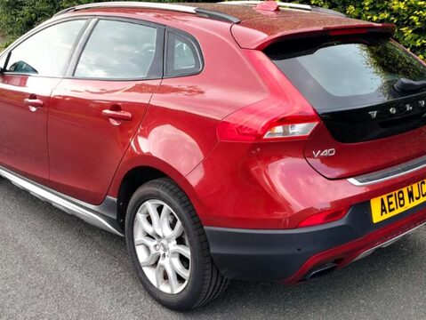 Volvo V40 1.5 V40 Cross Country Professional T3 Auto 5dr 3