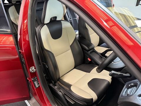 Volvo V40 1.5 V40 Cross Country Professional T3 Auto 5dr 11