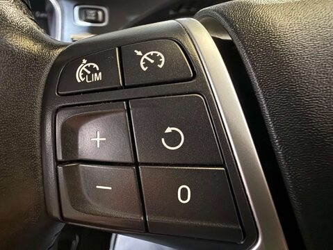Volvo V40 1.5 V40 Cross Country Professional T3 Auto 5dr 21