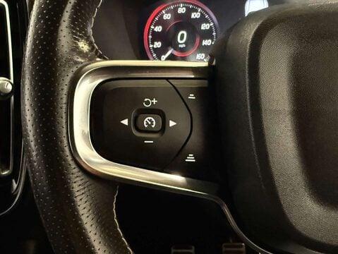 Volvo XC40 2.0 XC40 R-Design D3 5dr 19