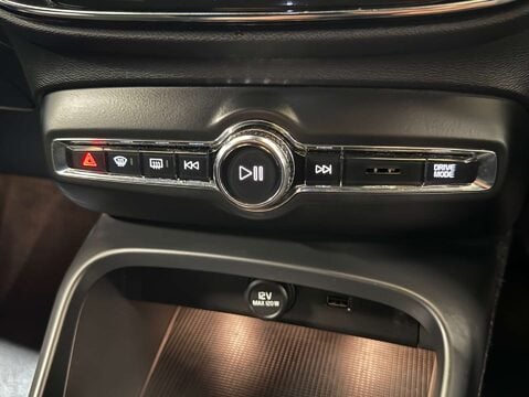 Volvo XC40 2.0 XC40 R-Design D3 5dr 23