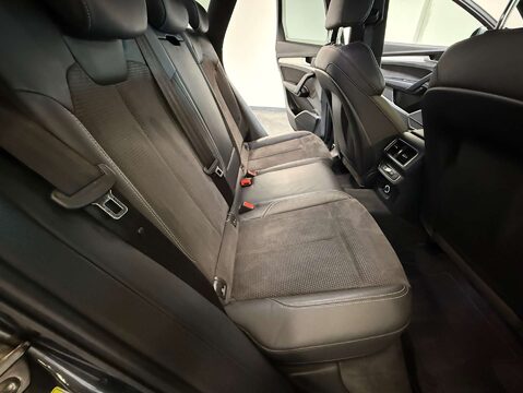 Audi Q5 2.0 Q5 S Line 40 TDI Quattro S-Tronic Auto 4WD 5dr 44