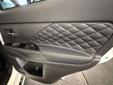 Mitsubishi Outlander 2.4 Outlander Exceed Safety PHEV CVT 4WD 5dr 35