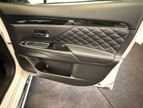 Mitsubishi Outlander 2.4 Outlander Exceed Safety PHEV CVT 4WD 5dr 15