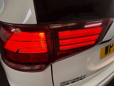 Mitsubishi Outlander 2.4 Outlander Exceed Safety PHEV CVT 4WD 5dr 47