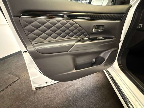 Mitsubishi Outlander 2.4 Outlander Exceed Safety PHEV CVT 4WD 5dr 53