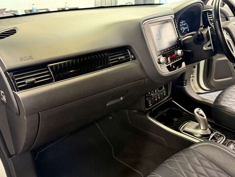 Mitsubishi Outlander 2.4 Outlander Exceed Safety PHEV CVT 4WD 5dr 58